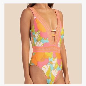 🎉LAST CHANCE 🎉 TRINA TURK
Playa De Flor One-Piece Swimsuit